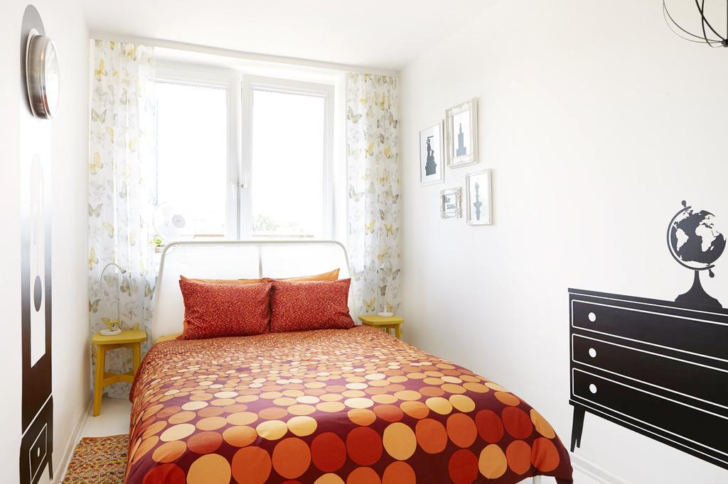 Lovely Sunny Flat In City Center Warsaw Room photo